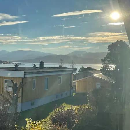 Stor Enebolig Sentralt Pa Senja