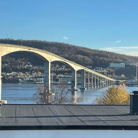 Stor Enebolig Sentralt Pa *