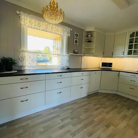 Stor Enebolig Sentralt Pa Villa Senja