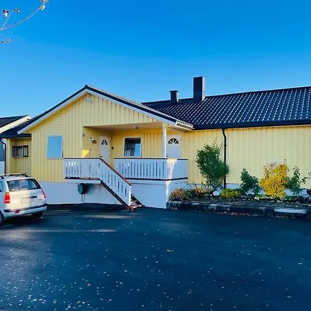 Stor Enebolig Sentralt Pa Villa