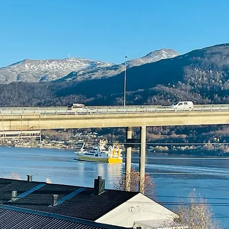 Stor Enebolig Sentralt Pa