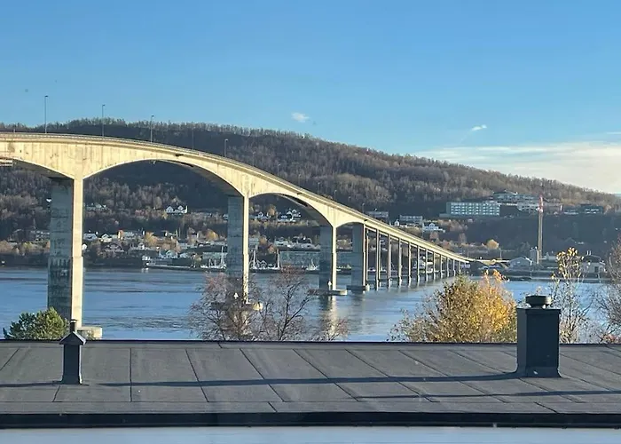 Stor Enebolig Sentralt Pa *